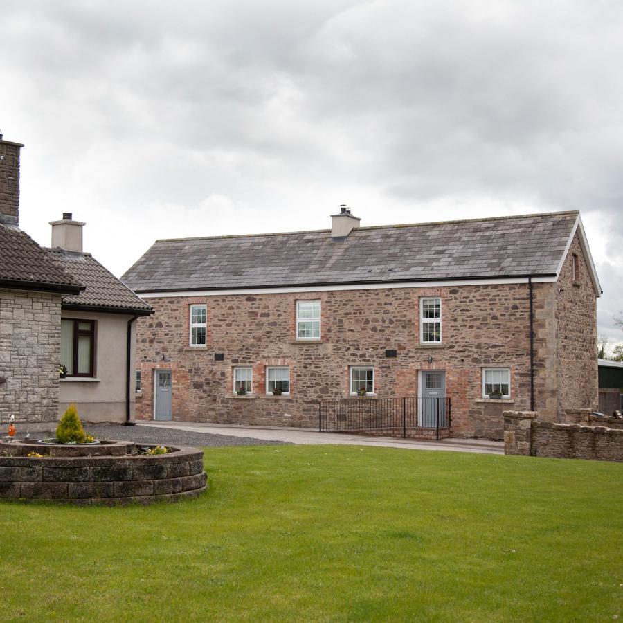 Cash Hill Farm Cottages Ballinamallard 外观 照片