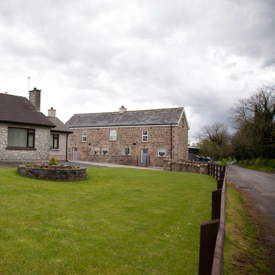 Cash Hill Farm Cottages Ballinamallard 外观 照片