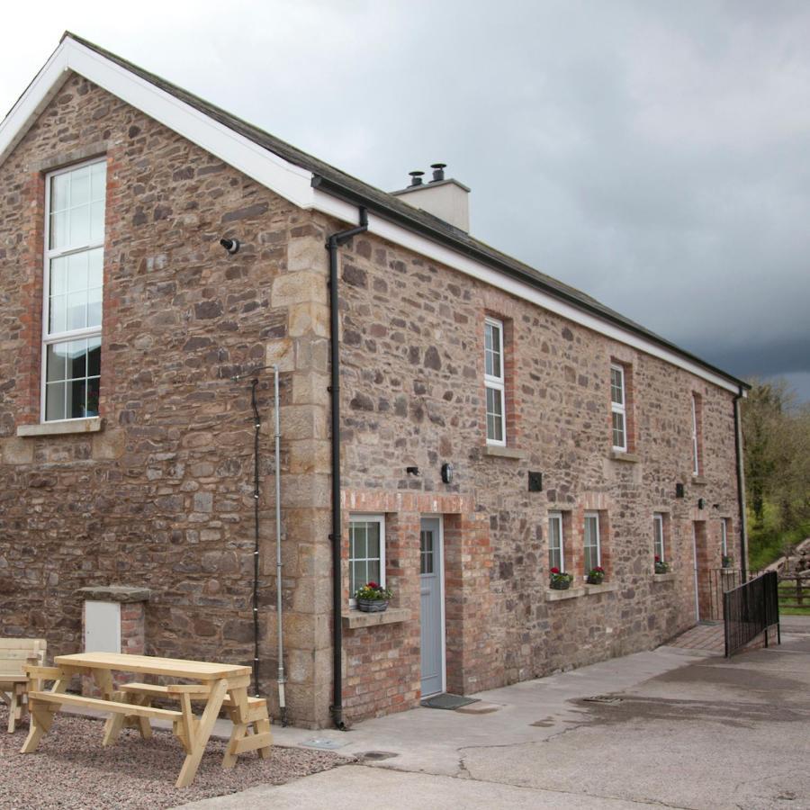 Cash Hill Farm Cottages Ballinamallard 外观 照片